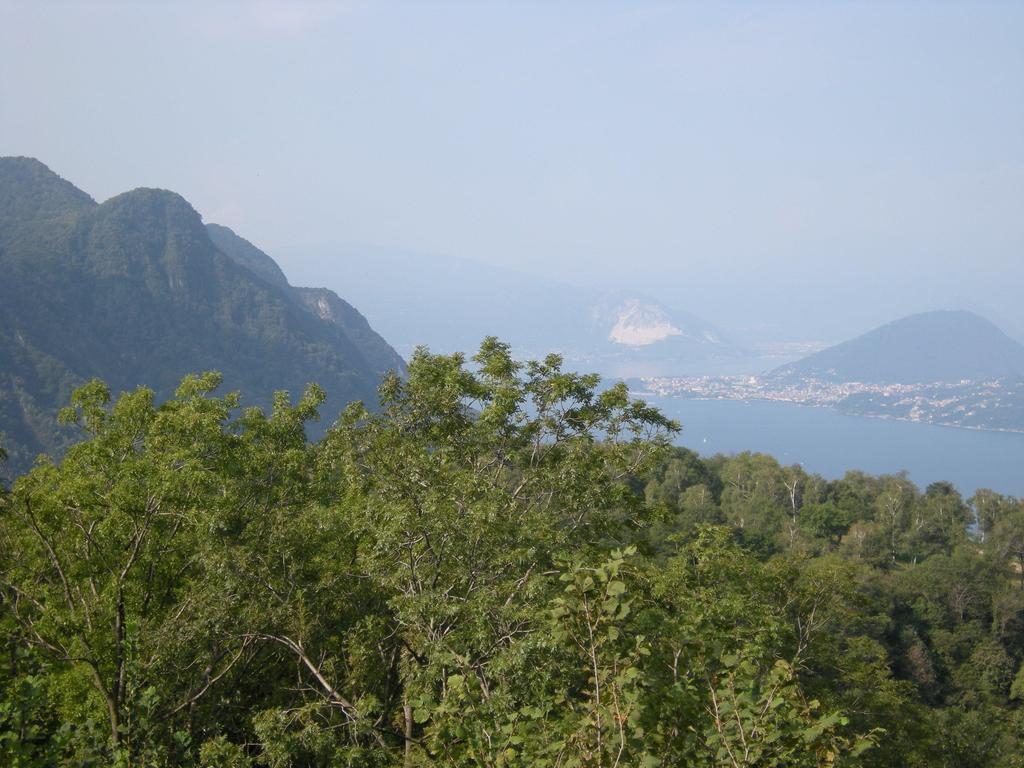 La Casa Del Borgo Bed and Breakfast Brissago-Valtravaglia Eksteriør billede