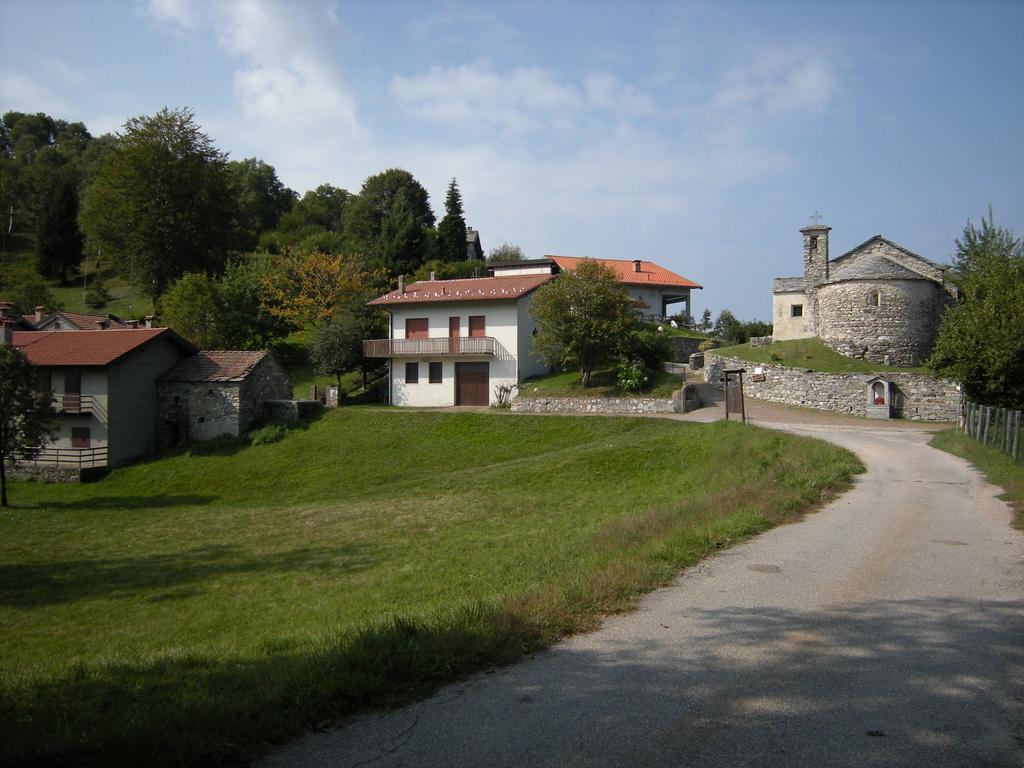 La Casa Del Borgo Bed and Breakfast Brissago-Valtravaglia Eksteriør billede