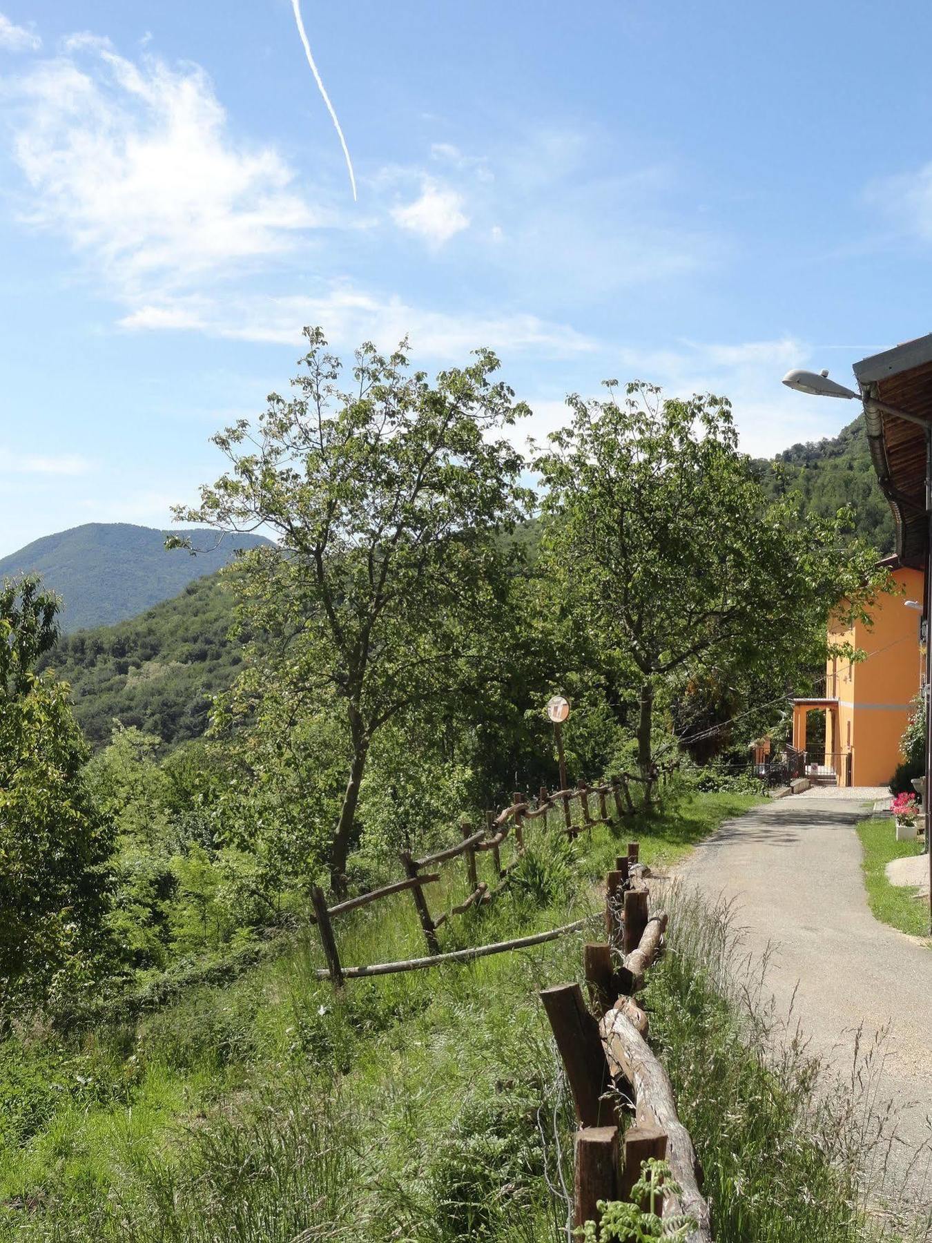 La Casa Del Borgo Bed and Breakfast Brissago-Valtravaglia Eksteriør billede