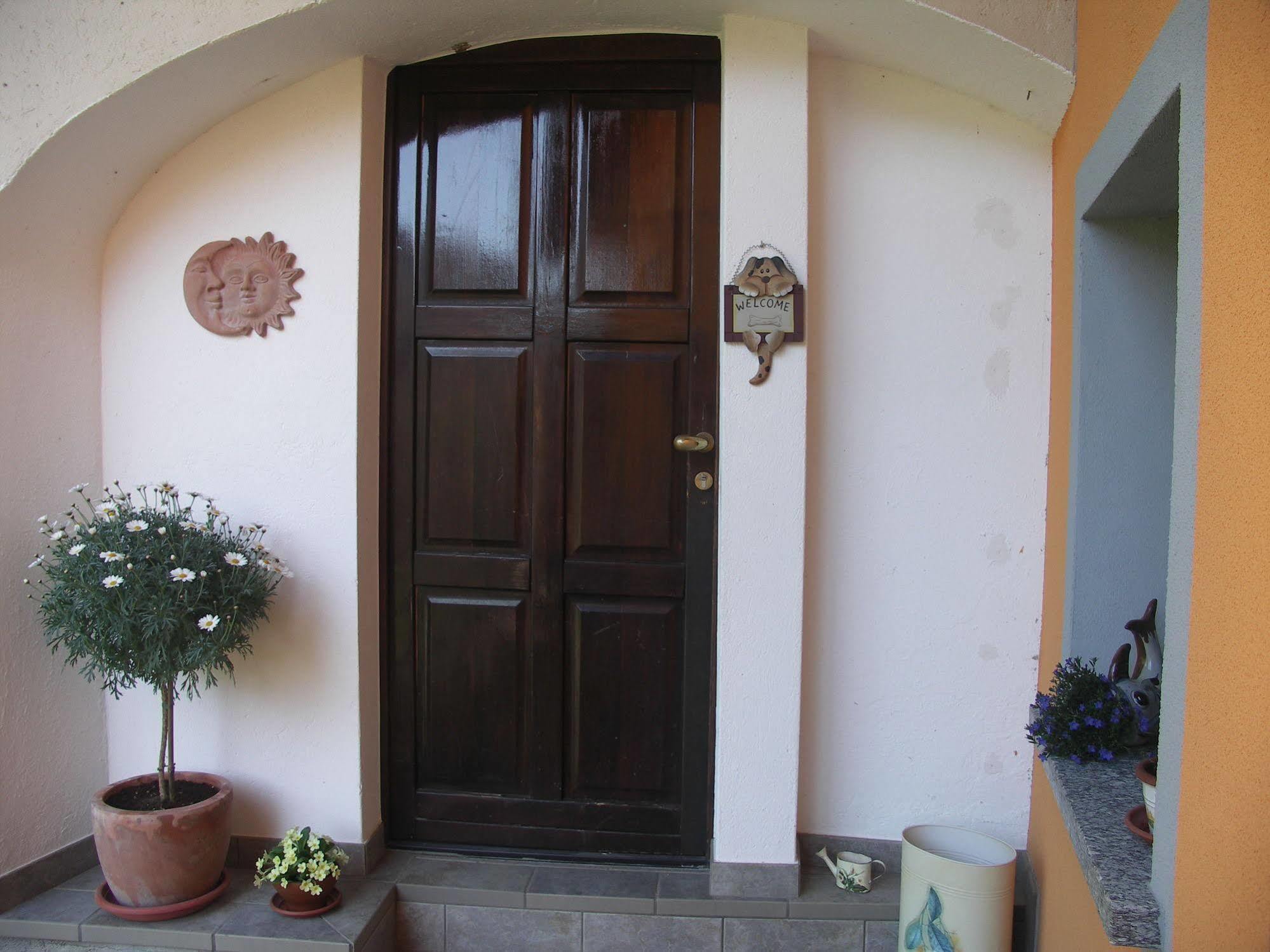 La Casa Del Borgo Bed and Breakfast Brissago-Valtravaglia Eksteriør billede