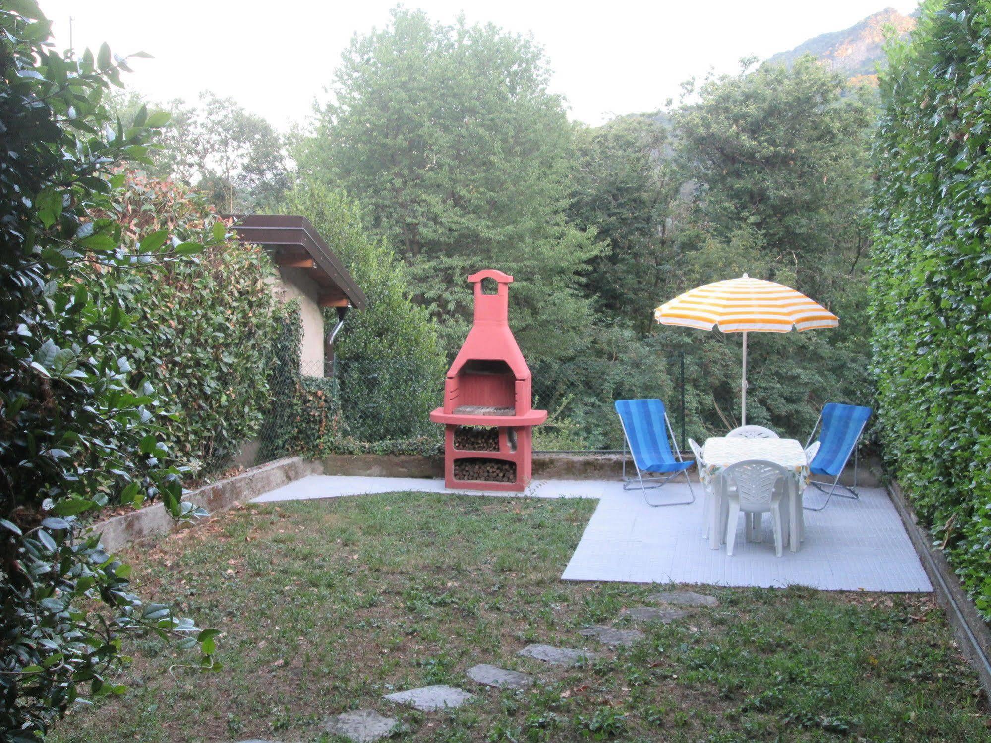 La Casa Del Borgo Bed and Breakfast Brissago-Valtravaglia Eksteriør billede